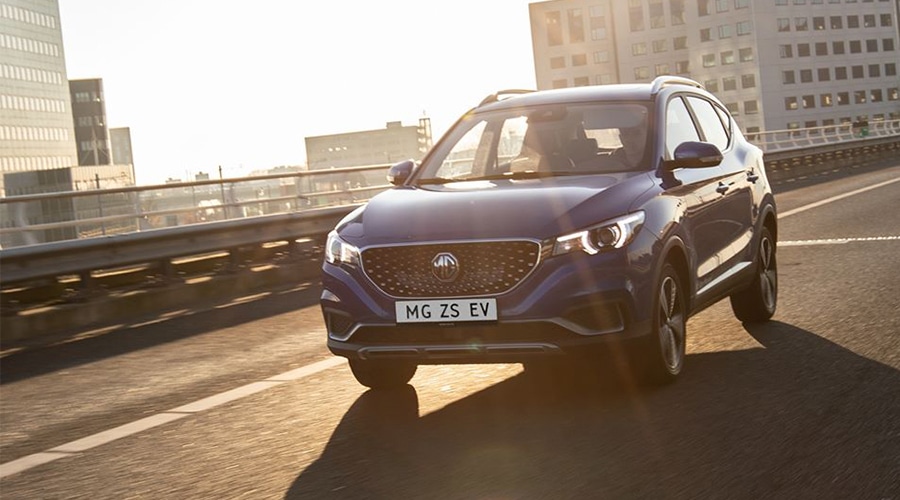 MG ZS EV i bymiljø