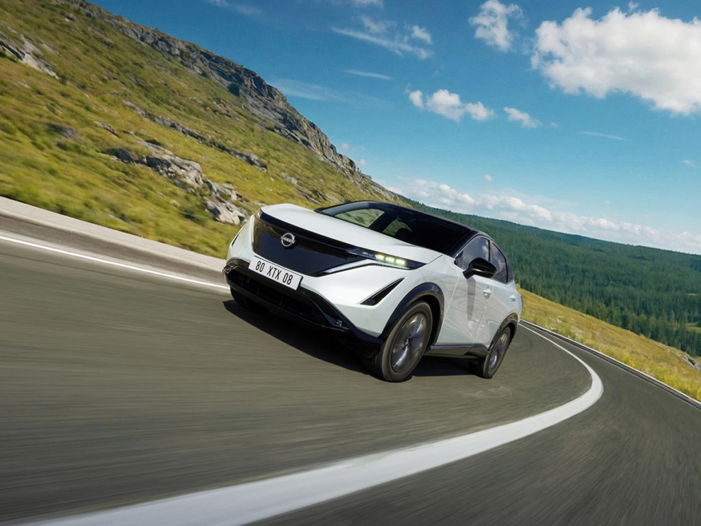 Nissan ARIYA hvit sommer