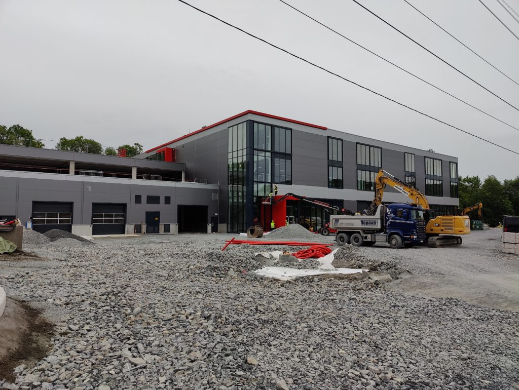 Nytt bilvarehus åpner på Rud